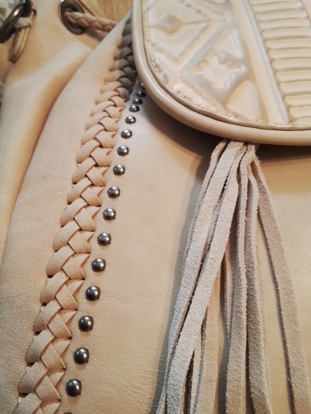 Trinity Ranch Bucket Style Drawstring Shoulder/Crossbody Bag - Picture 4 of 11